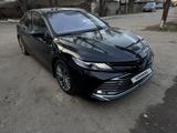 Toyota Camry 2018 годаүшін13 900 000 тг. в Алматы – фото 2