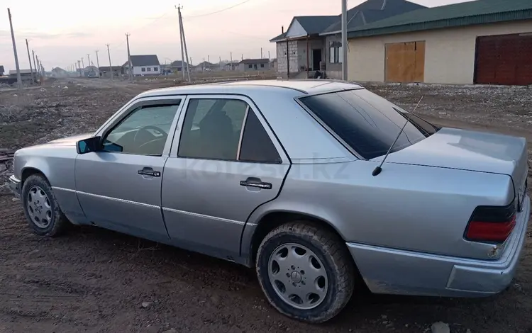 Mercedes-Benz E 220 1993 годаүшін1 100 000 тг. в Талдыкорган