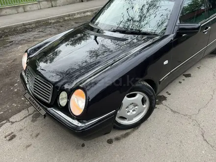 Mercedes-Benz E 320 1997 года за 3 200 000 тг. в Алматы – фото 4