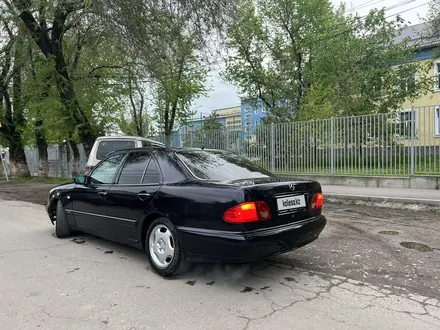 Mercedes-Benz E 320 1997 года за 3 200 000 тг. в Алматы – фото 5