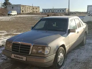 Mercedes-Benz E 230