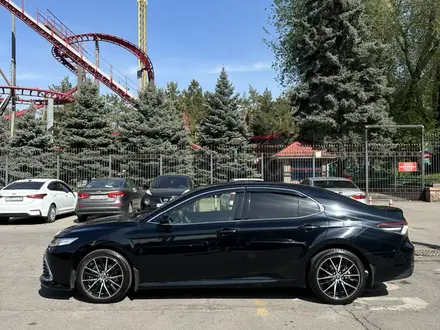 Toyota Camry 2023 года за 15 400 000 тг. в Алматы – фото 2