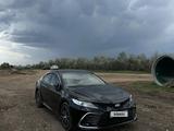 Toyota Camry 2023 года за 15 400 000 тг. в Алматы