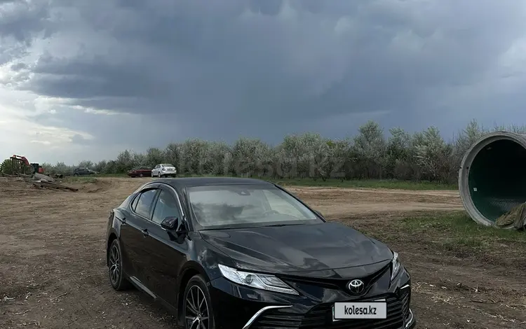 Toyota Camry 2023 года за 15 400 000 тг. в Алматы