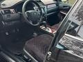 Toyota Camry 2014 года за 11 800 000 тг. в Жетысай – фото 20