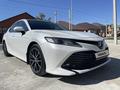 Toyota Camry 2019 года за 11 000 000 тг. в Атырау