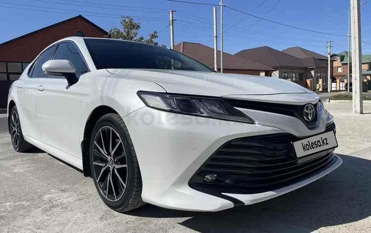 Toyota Camry 2019 года за 11 000 000 тг. в Атырау