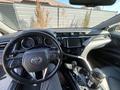 Toyota Camry 2019 года за 11 000 000 тг. в Атырау – фото 22