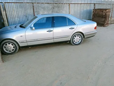 Mercedes-Benz E 230 1995 года за 2 500 000 тг. в Байконыр – фото 5