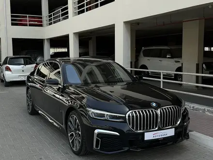 BMW 750 2019 года за 45 000 000 тг. в Алматы – фото 2