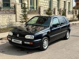 Volkswagen Golf 1994 года за 2 100 000 тг. в Астана