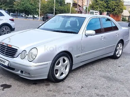 Mercedes-Benz E 320 2000 года за 6 700 000 тг. в Шымкент – фото 2