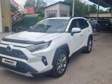 Toyota RAV4 2022 годаfor19 500 000 тг. в Алматы