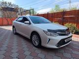 Toyota Camry 2017 года за 10 900 000 тг. в Алматы – фото 2