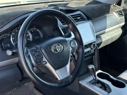 Toyota Camry 2013 года за 7 250 000 тг. в Атырау – фото 12