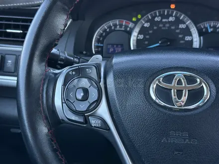 Toyota Camry 2013 года за 7 250 000 тг. в Атырау – фото 18