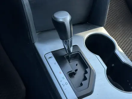 Toyota Camry 2013 года за 7 250 000 тг. в Атырау – фото 20
