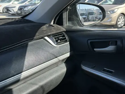 Toyota Camry 2013 года за 7 250 000 тг. в Атырау – фото 25