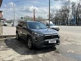 Toyota RAV4 2022 года за 18 500 000 тг. в Алматы – фото 2