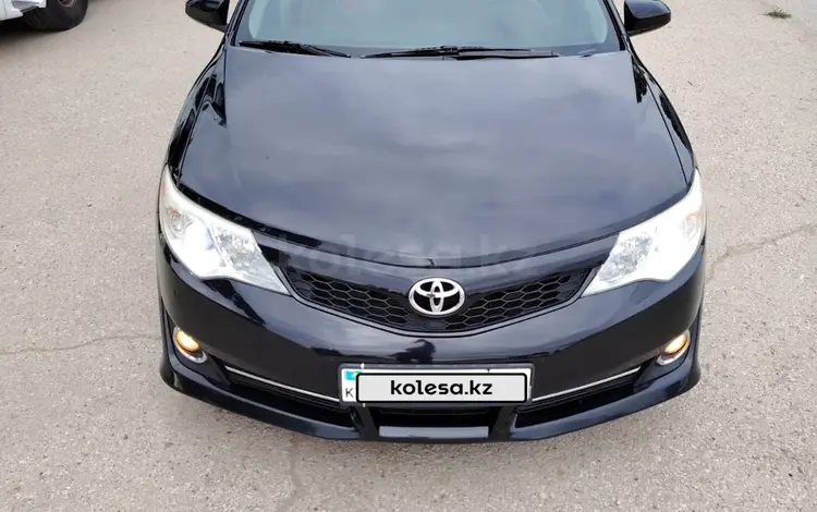 Toyota Camry 2014 года за 8 444 000 тг. в Актобе