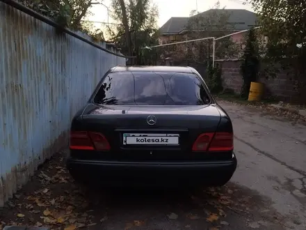 Mercedes-Benz E 230 1996 года за 2 500 000 тг. в Алматы – фото 2