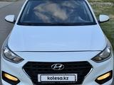 Hyundai Solaris 2017 года за 3 900 000 тг. в Уральск – фото 5