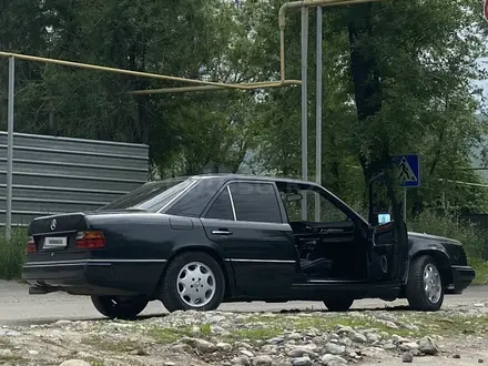 Mercedes-Benz E 200 1992 года за 1 500 000 тг. в Алматы – фото 4