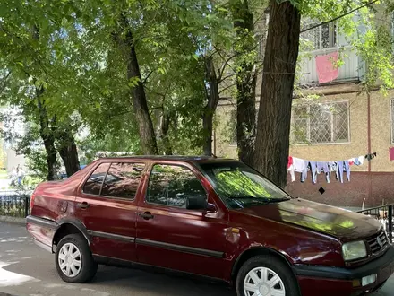 Volkswagen Vento 1993 года за 610 000 тг. в Тараз – фото 2