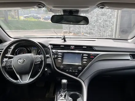 Toyota Camry 2018 года за 11 200 000 тг. в Алматы – фото 3