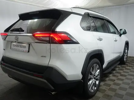 Toyota RAV4 2021 года за 16 900 000 тг. в Алматы – фото 18