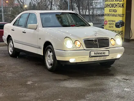 Mercedes-Benz E 320 1999 года за 3 700 000 тг. в Алматы – фото 11