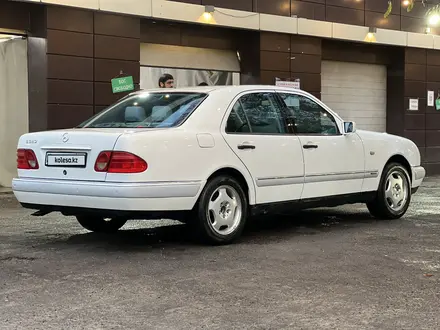 Mercedes-Benz E 320 1999 года за 3 700 000 тг. в Алматы – фото 4