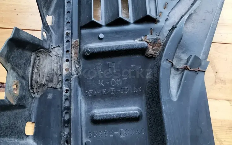 На Toyota Sequoia — Подкрыльник. за 60 000 тг. в Алматы