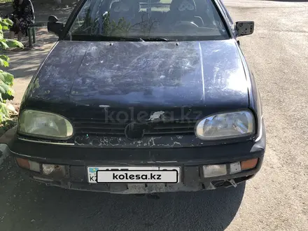 Volkswagen Golf 1994 годаүшін700 000 тг. в Сатпаев