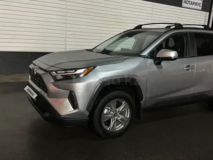 Toyota RAV4 2022 года за 14 500 000 тг. в Алматы – фото 2