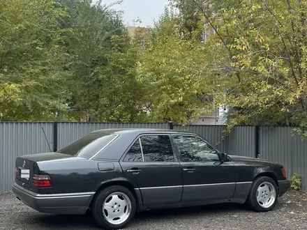 Mercedes-Benz E 280 1994 года за 2 450 000 тг. в Астана – фото 3