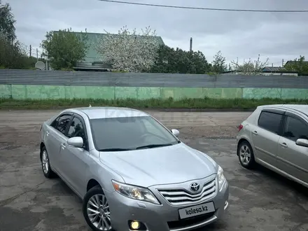 Toyota Camry 2010 года за 8 000 000 тг. в Петропавловск – фото 2