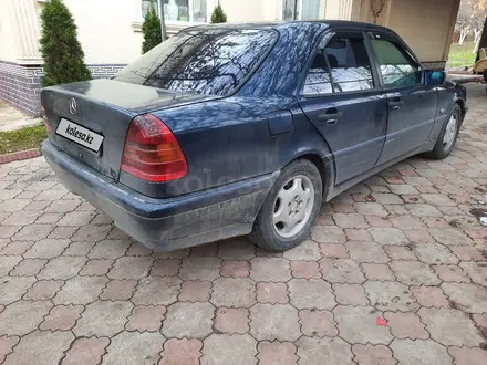 Mercedes-Benz C 220 2000 года за 2 150 000 тг. в Каскелен – фото 4