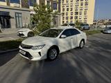 Toyota Camry 2015 года за 11 900 000 тг. в Шымкент – фото 2