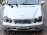 Mercedes-Benz C 180 2003 годаfor3 300 000 тг. в Экибастуз