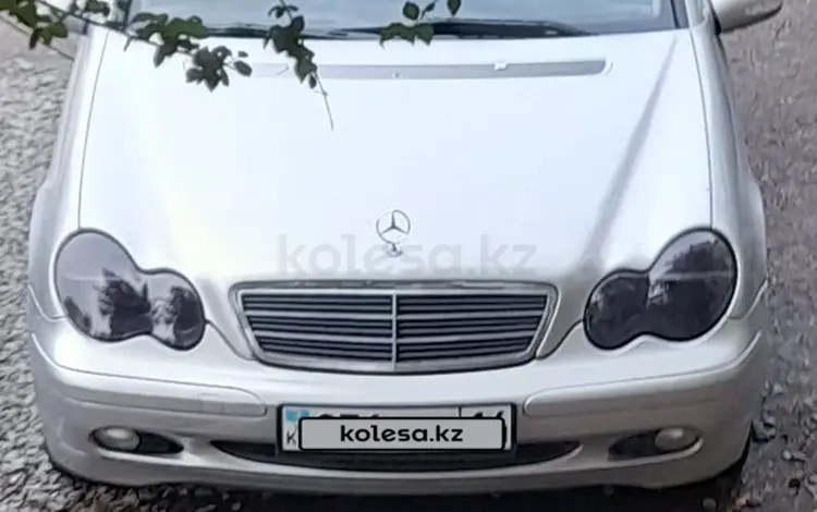 Mercedes-Benz C 180 2003 годаfor3 300 000 тг. в Экибастуз