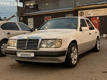 Mercedes-Benz E 200 1992 года за 1 650 000 тг. в Алматы – фото 2