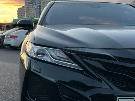 Toyota Camry 2019 года за 16 600 000 тг. в Алматы – фото 6