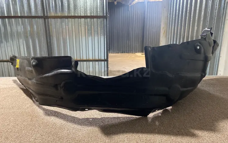 Передний подкрыльник — Toyota RAV4 2001-2005 за 5 500 тг. в Алматы