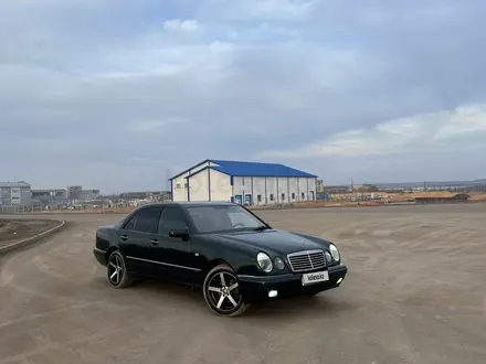 Mercedes-Benz E 230 1997 года за 3 300 000 тг. в Караганда – фото 2