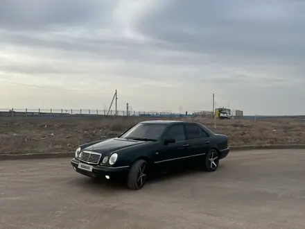 Mercedes-Benz E 230 1997 года за 3 300 000 тг. в Караганда – фото 3