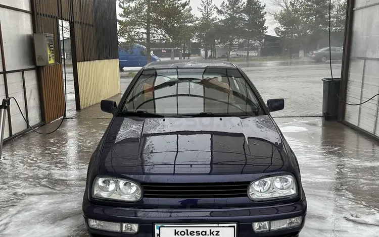 Volkswagen Golf 1997 годаүшін2 630 000 тг. в Алматы