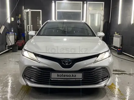 Toyota Camry 2019 года за 16 900 000 тг. в Алматы – фото 2