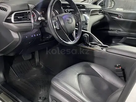 Toyota Camry 2019 года за 16 900 000 тг. в Алматы – фото 8