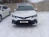 Toyota Camry 2023 года за 17 200 000 тг. в Семей – фото 2